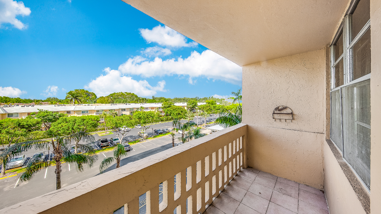 Gables-Waterway-Towers-#423-04