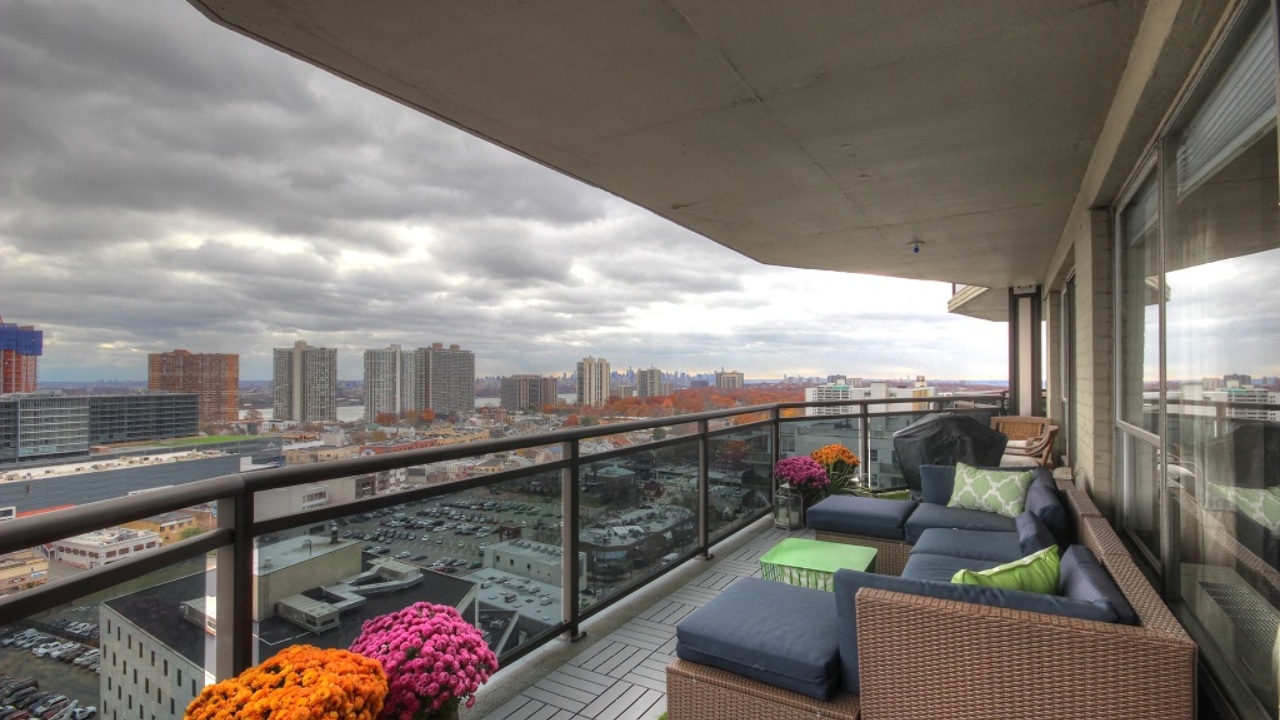 Huge Furnished Terrace