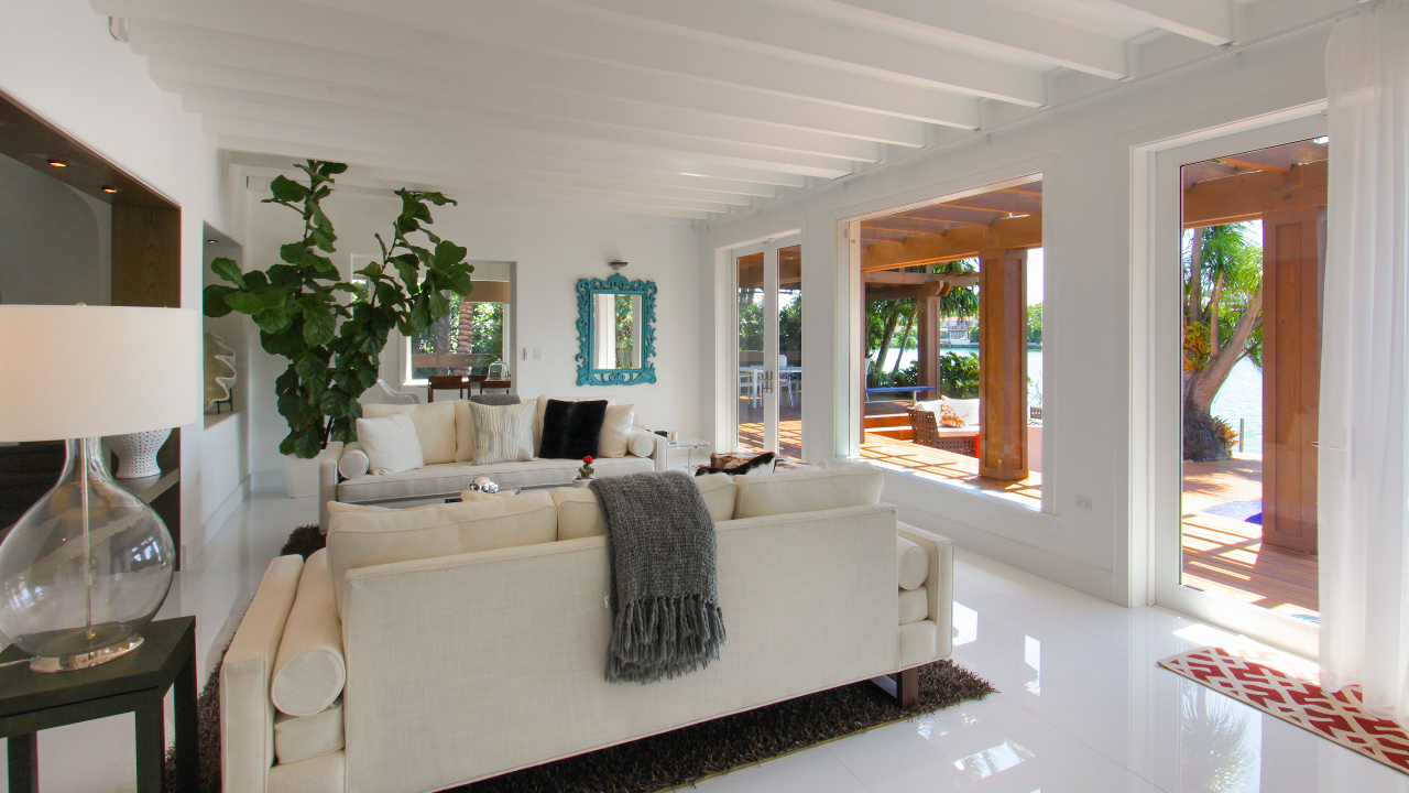 29-E-San-Marino-Dr-04