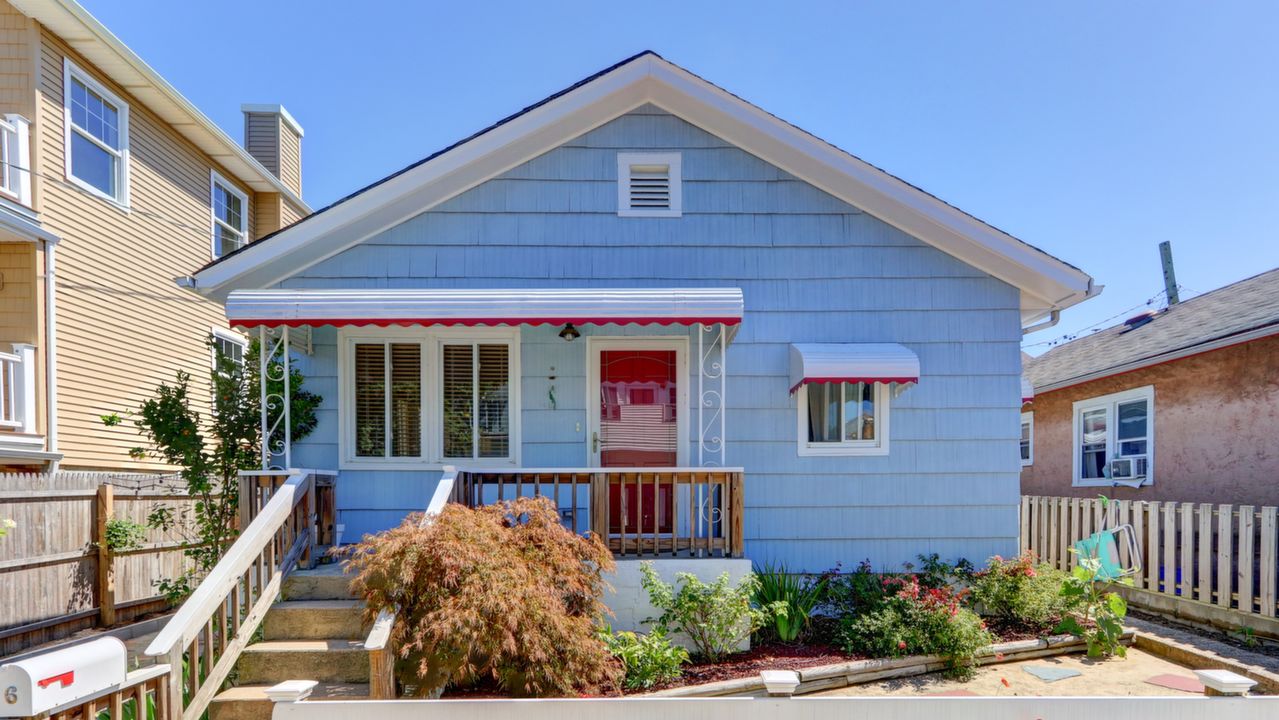 6 February Walk, Long Beach, NY, 11561 Scene 1