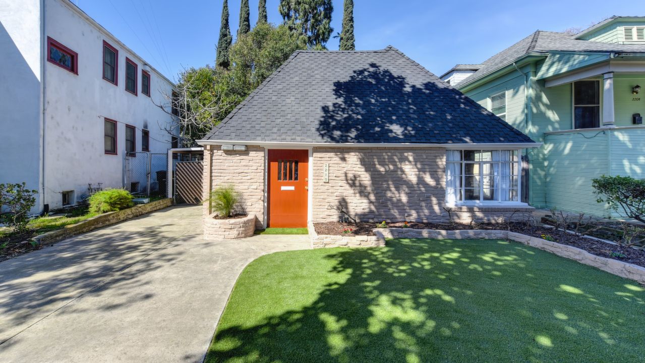 2210 10th St., Sacramento, CA, 95818 Scene 1