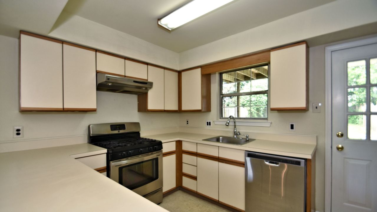 411 Myrtle Ave, Cheltenham, PA, 19012 Scene 3