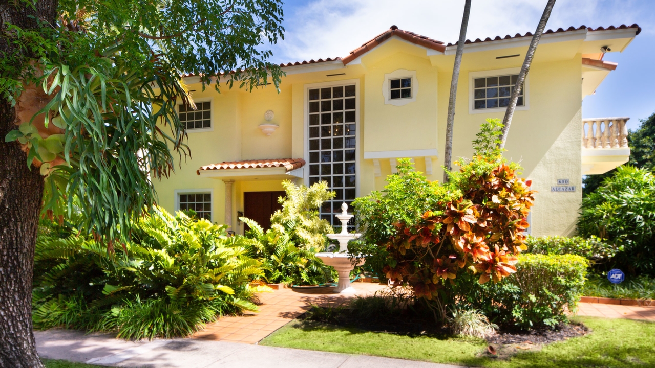 650-Alcazar-Ave-01