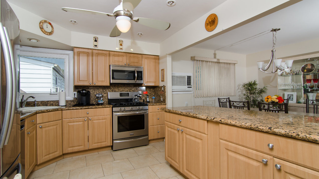 1827 Gerald Ave, East Meadow, NY, 11554 Scene 3