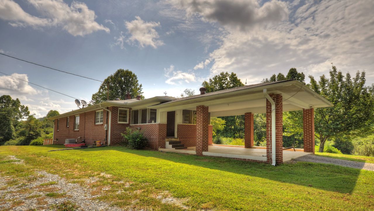 1005 Ada st, Blue Ridge, GA, 30513 Scene 1