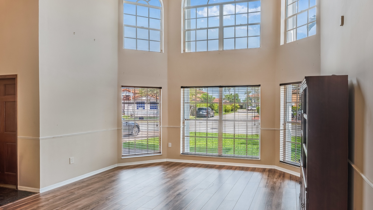 8930-NW-201st-St-003