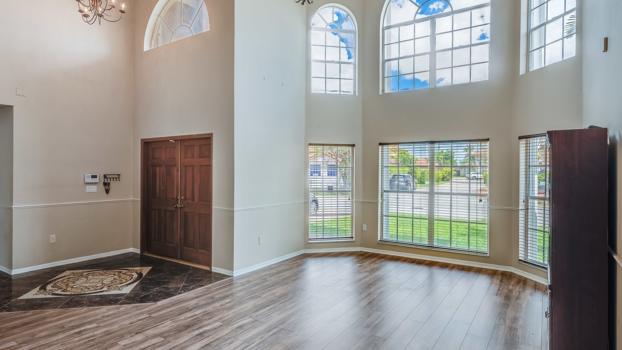 8930-NW-201st-St-004