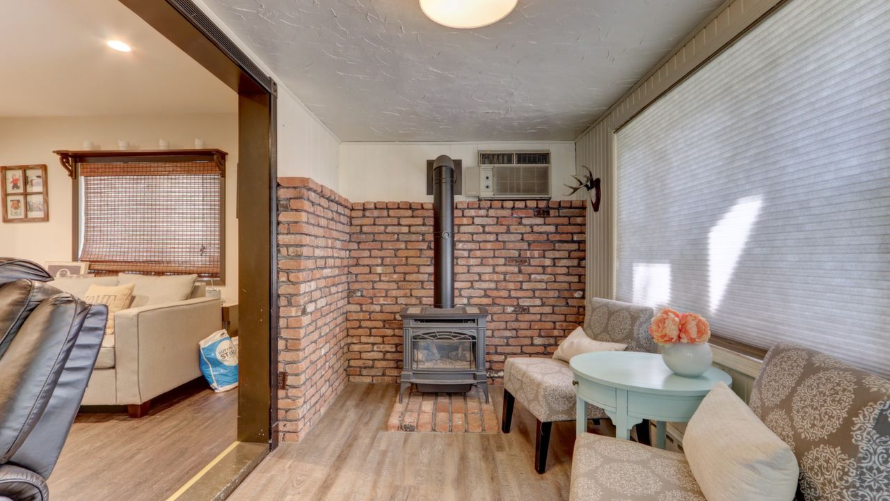 Entrance Foyer-Sitting Room