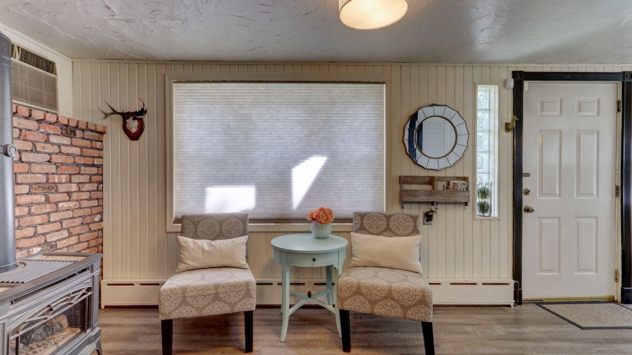 Entrance Foyer-Sitting Room