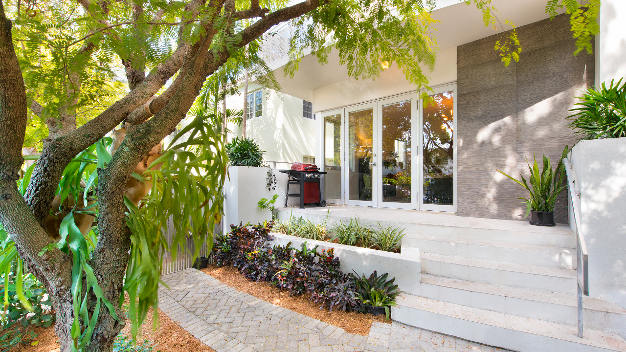 1027-Michigan-Ave-02