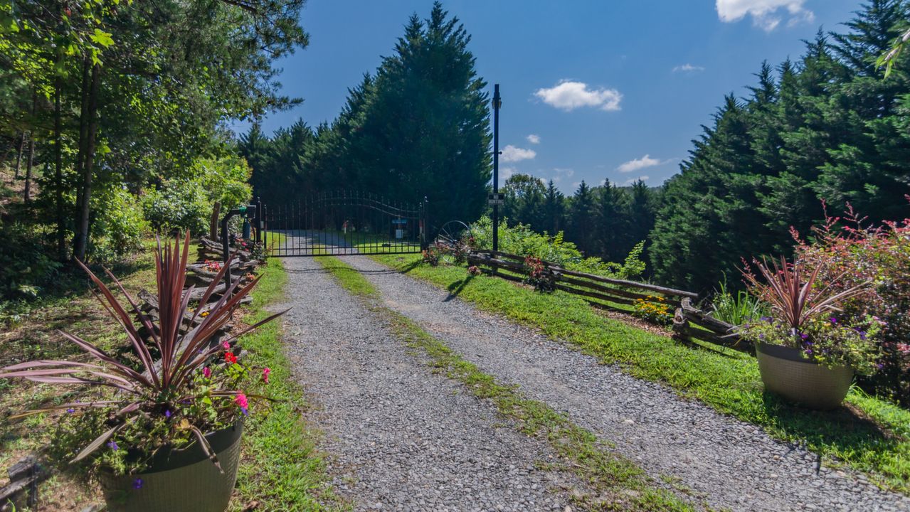 Wolf Creek Estates Gated Entrance