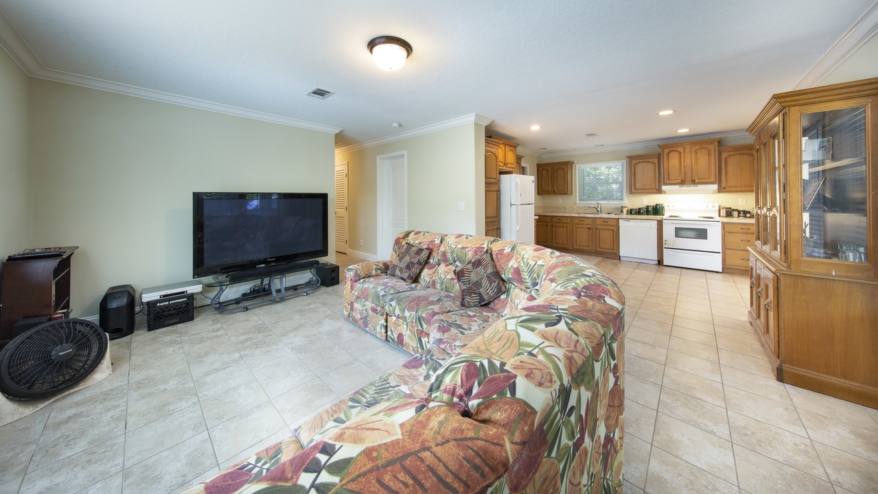 223-Loeb-Ave-04