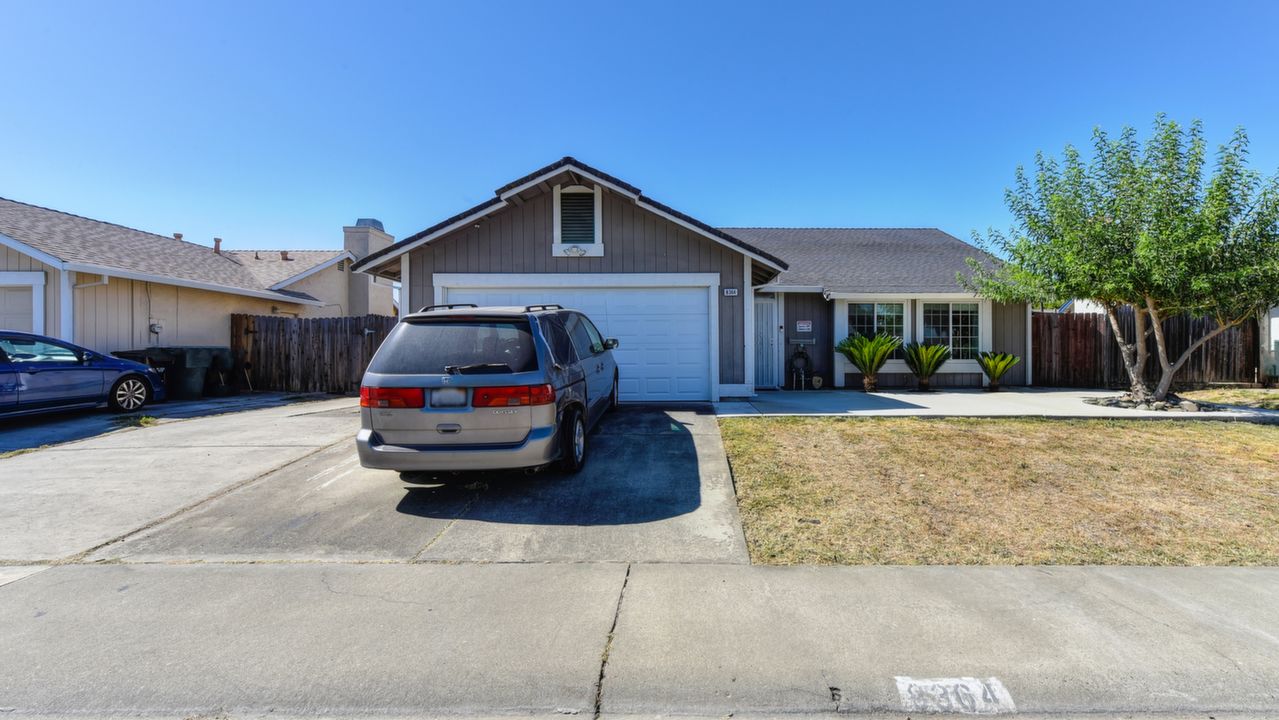 8364 Bloomington Dr, Sacramento, CA, 95828 Scene 1