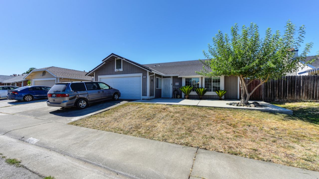 8364 Bloomington Dr, Sacramento, CA, 95828 Scene 2