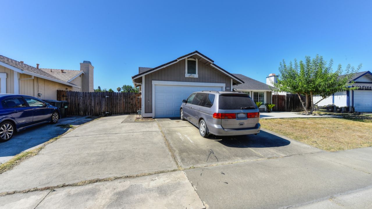 8364 Bloomington Dr, Sacramento, CA, 95828 Scene 3