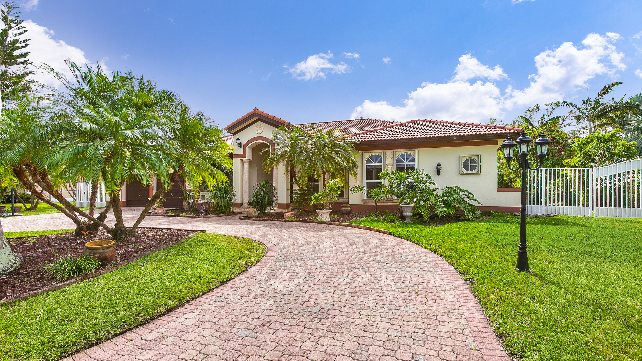 8234-SW-193rd-St-01