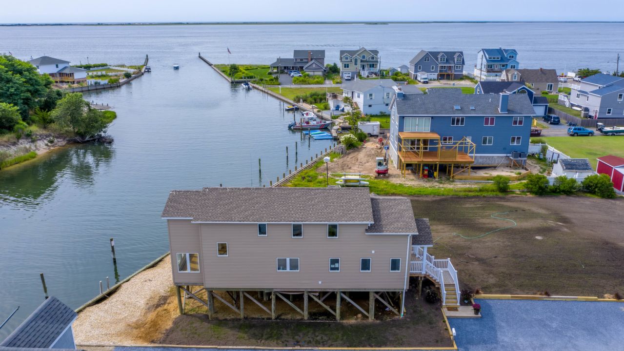 10 Sea Breeze Pl, Center Moriches, NY, 11934 Scene 4