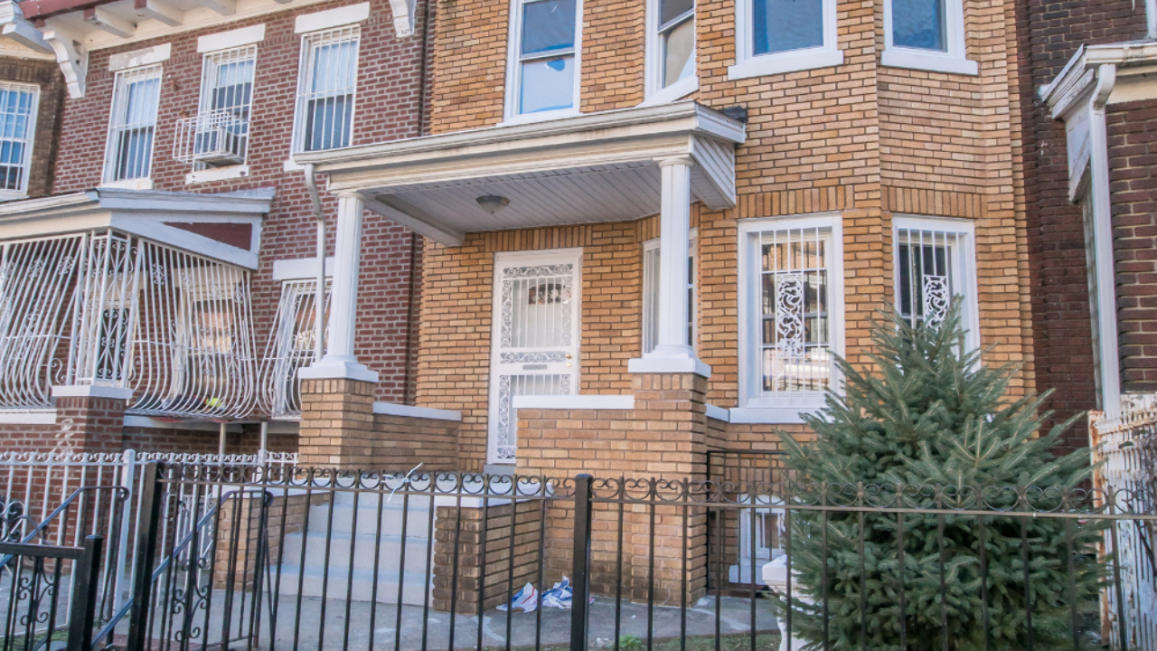 4 Campus Pl, Brooklyn, NY, 11208 Scene 1