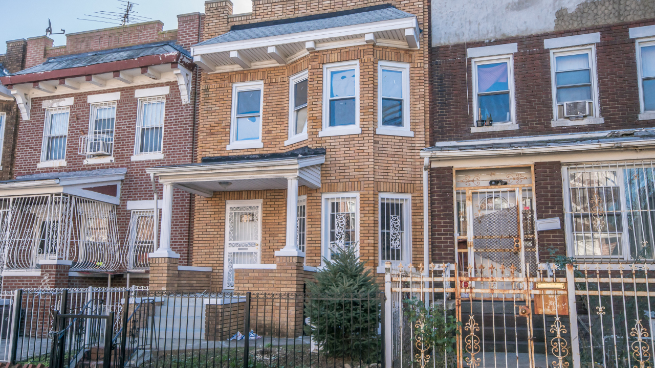 4 Campus Pl, Brooklyn, NY, 11208 Scene 2