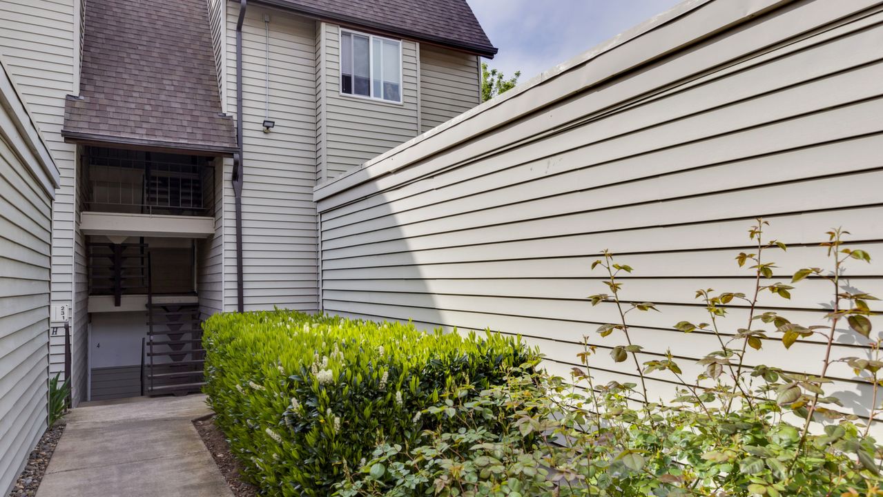 200 SW Florence Ave, Gresham, OR, 97080 Scene 1