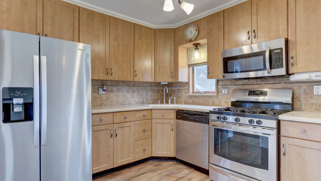 42 Croyden Ln, Hicksville, NY, 11801 Scene 3