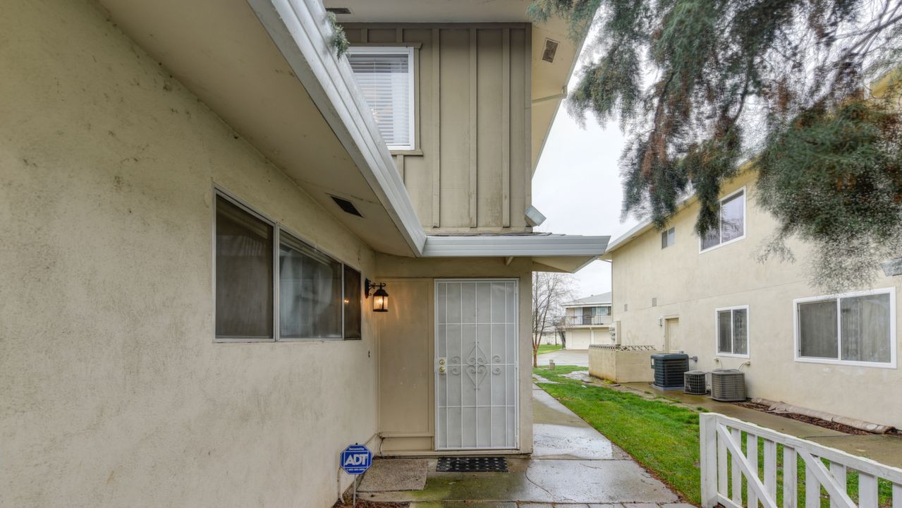 9001 Casals St, #2, Sacramento, CA, 95826 Scene 2