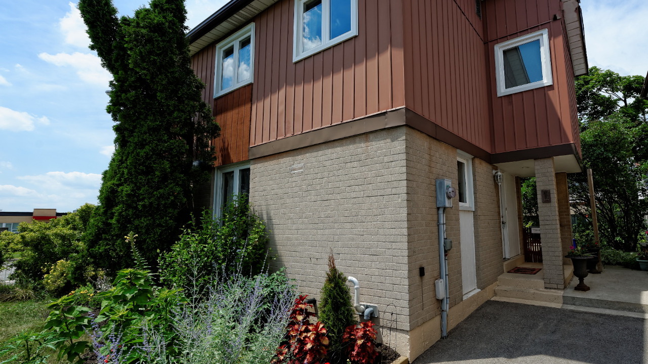 1 Hedley Court, Brampton, ON, L6S2B6 Scene 2