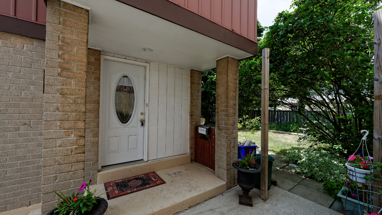 1 Hedley Court, Brampton, ON, L6S2B6 Scene 3