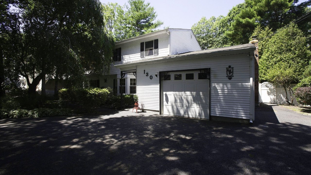 130 Lawrence Avenue, Hauppague, NY, 11788 Scene 1