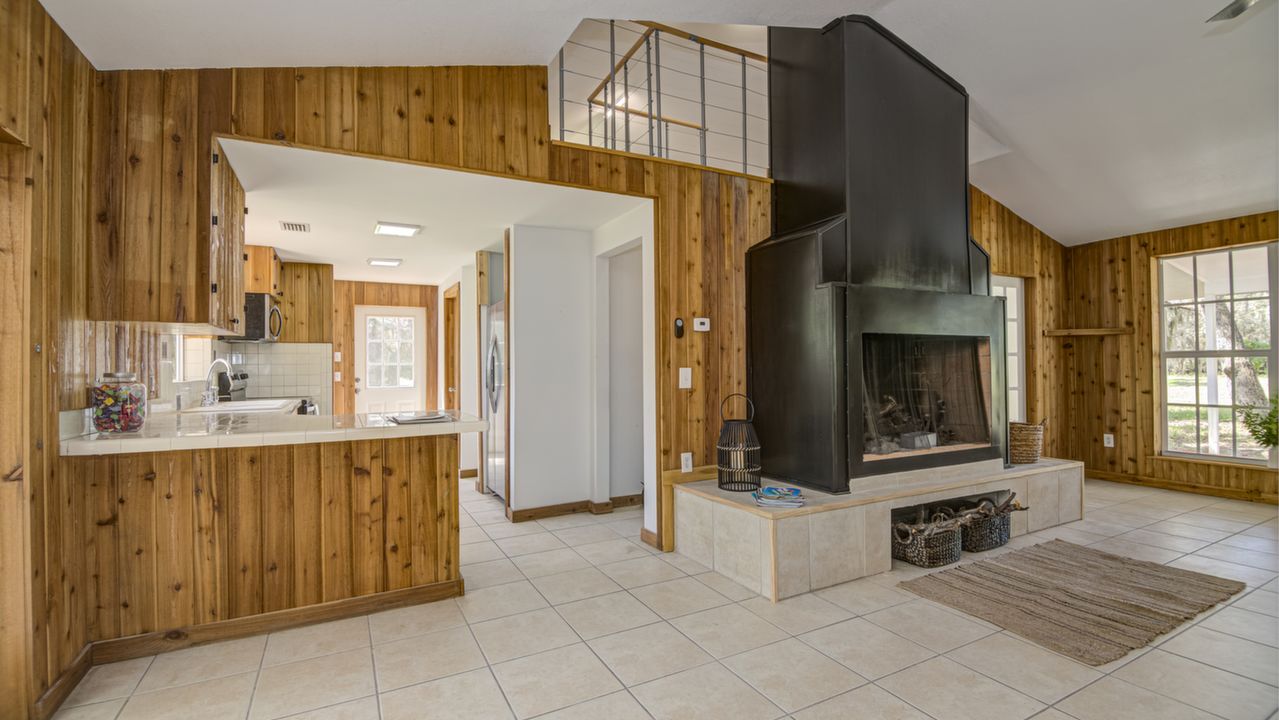 Kitchen    Fireplace         