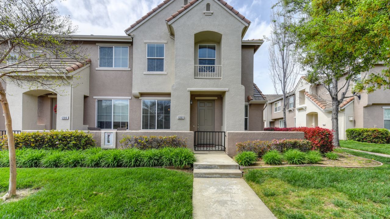 1207 Esplanade Circle, Folsom, CA, 95630 Scene 1