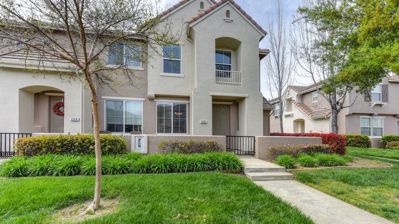 1207 Esplanade Circle, Folsom, CA, 95630 Scene 2