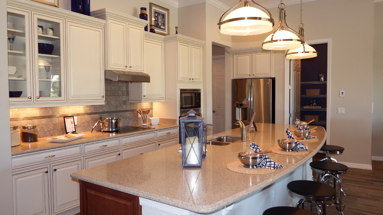 Kitchen and Breakfast Bar