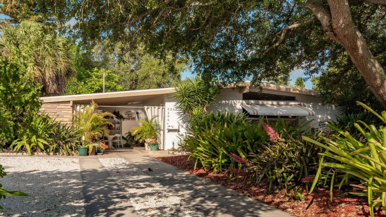 6206 Columbia Dr., Bradenton, FL, 34207 Scene 1