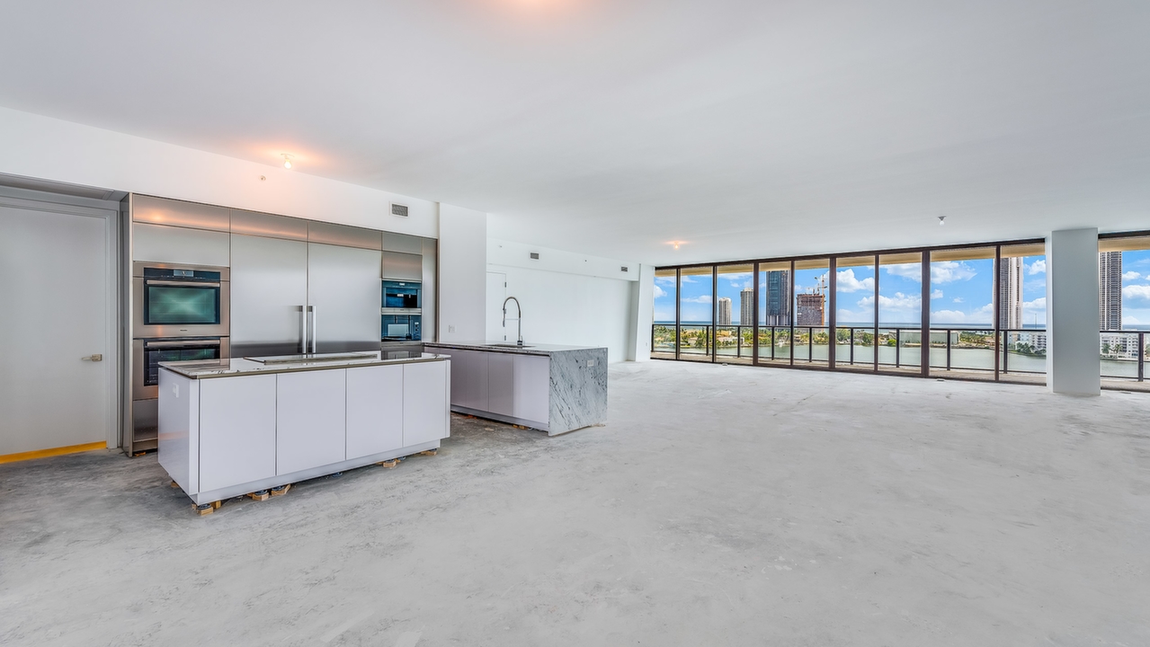 Prive?-Island-#908N-02