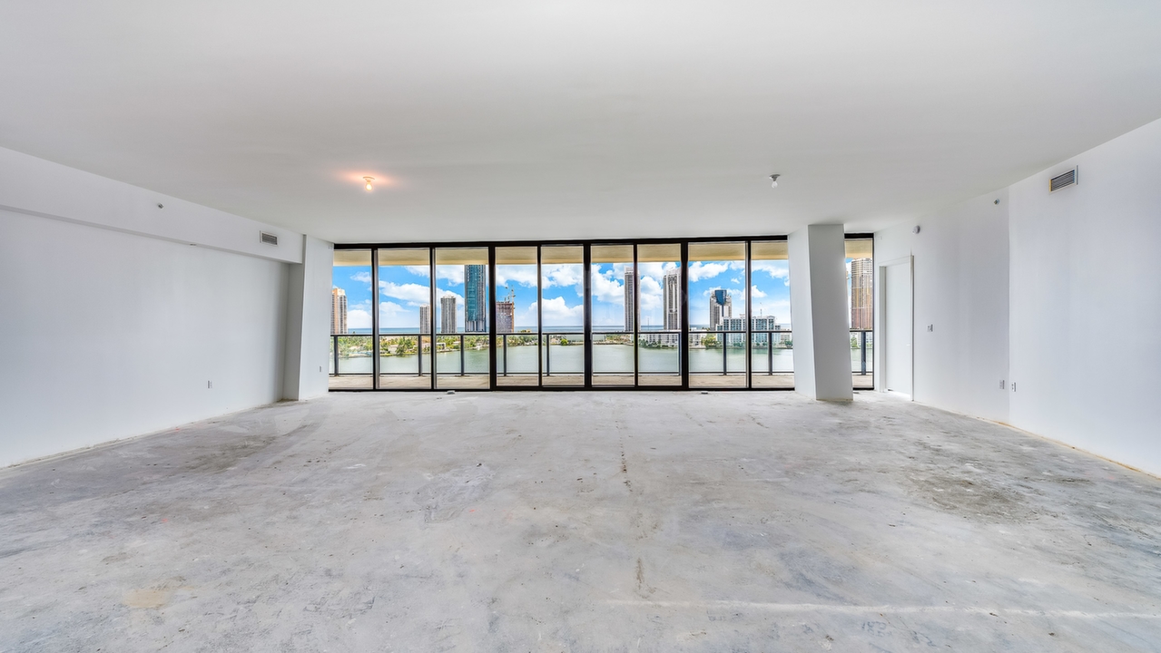 Prive?-Island-#908N-04