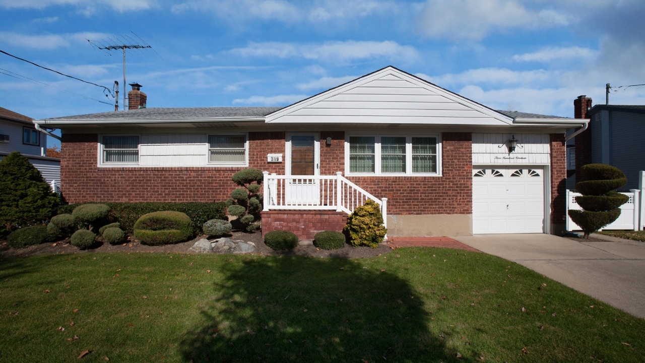 319 Linden Street, Massapequa Park, NY, 11762 Scene 1