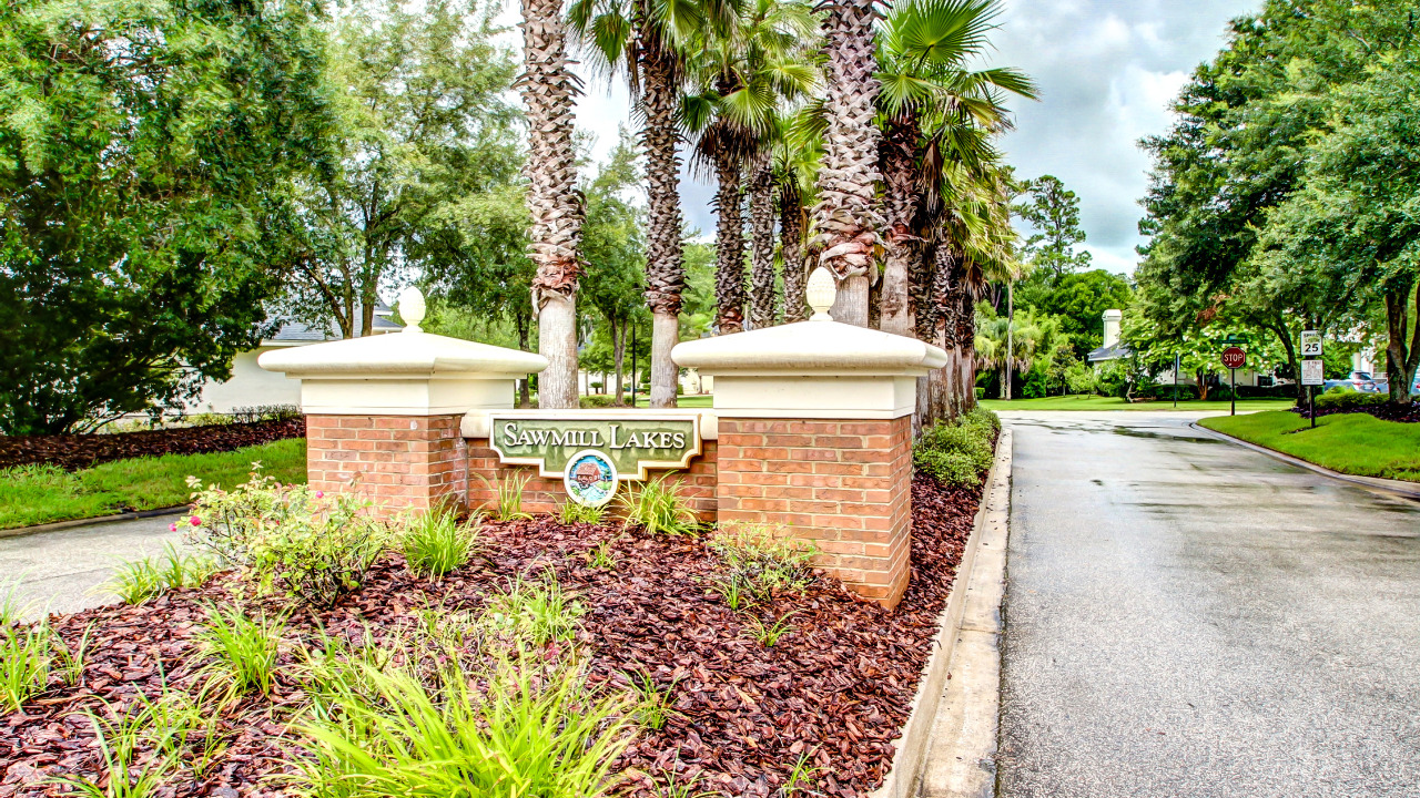 Welcome to Sawmill Lakes Blvd. 