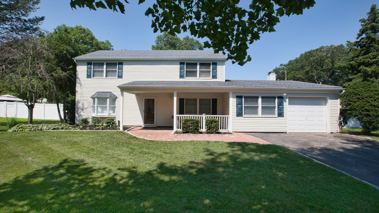 26 Westmoylan Lane, Coram, NY, 11727 Scene 1