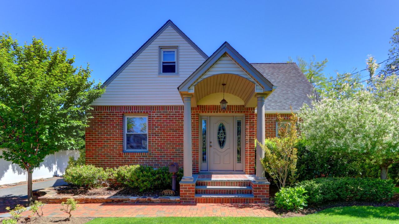 1038 Van Buren Ave, Franklin Square, NY, 11010 Scene 1