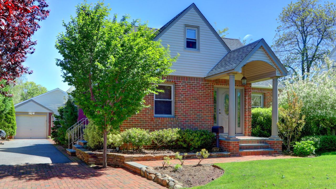 1038 Van Buren Ave, Franklin Square, NY, 11010 Scene 2