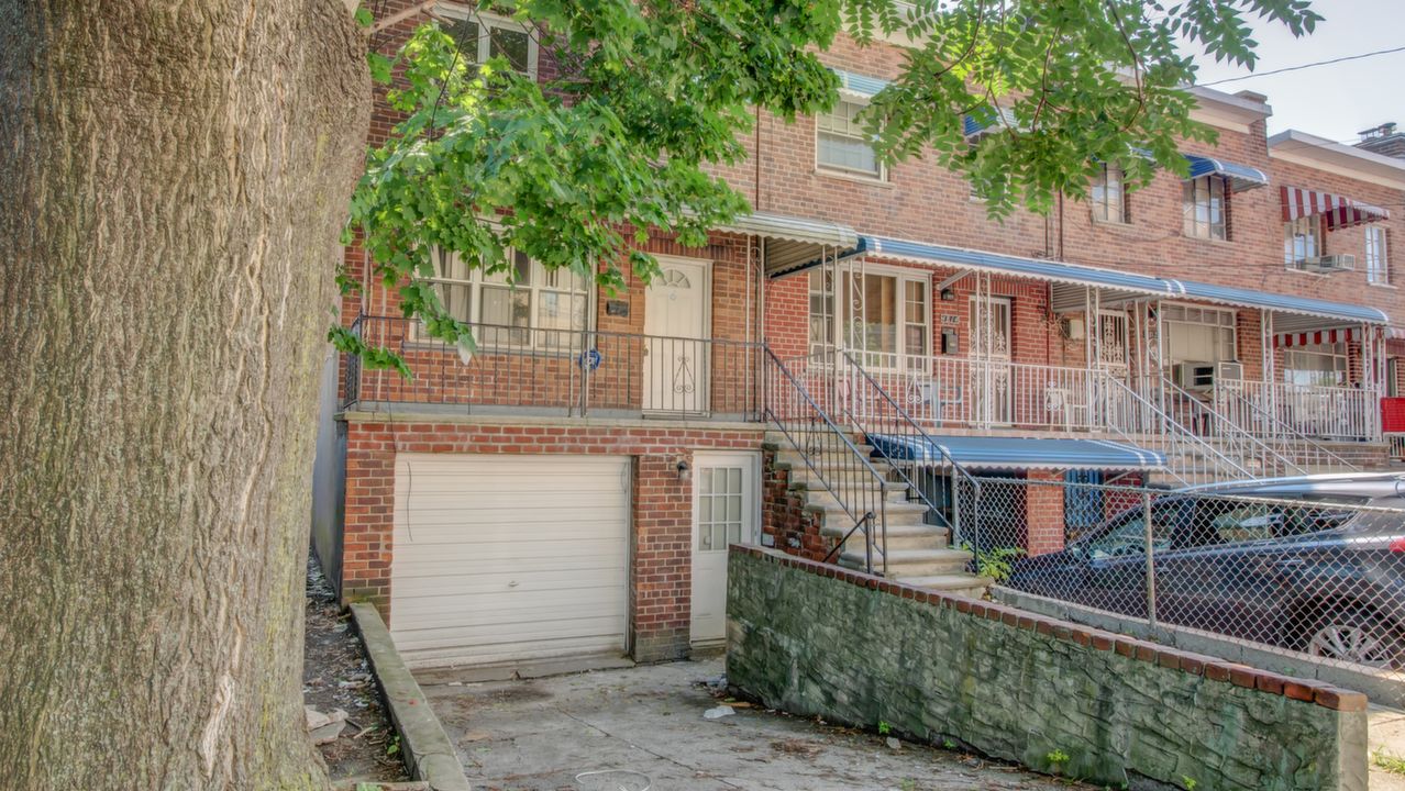 4816 Barnes Ave, Bronx, NY, 10470 Scene 2