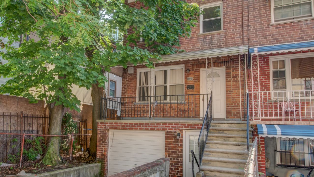 4816 Barnes Ave, Bronx, NY, 10470 Scene 3