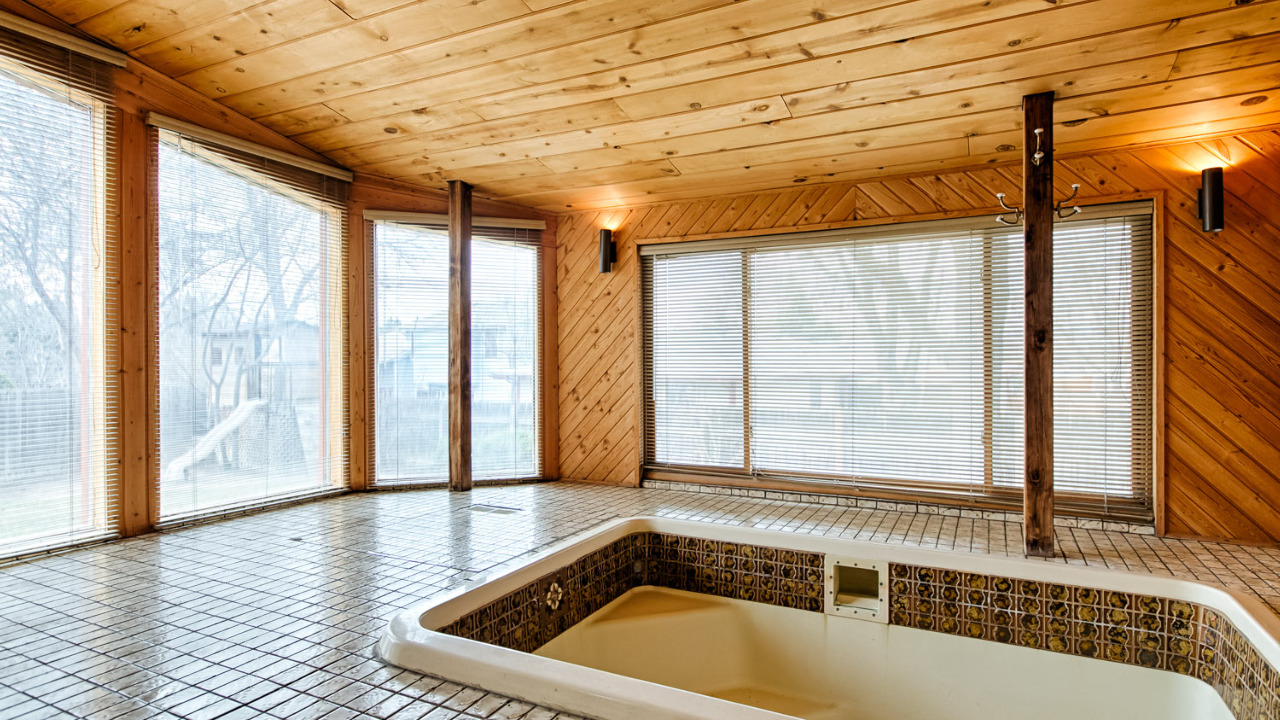 Enclosed Hot Tub View 2