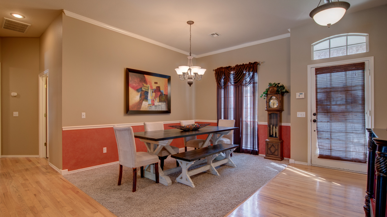 Formal Dining Room/Entry