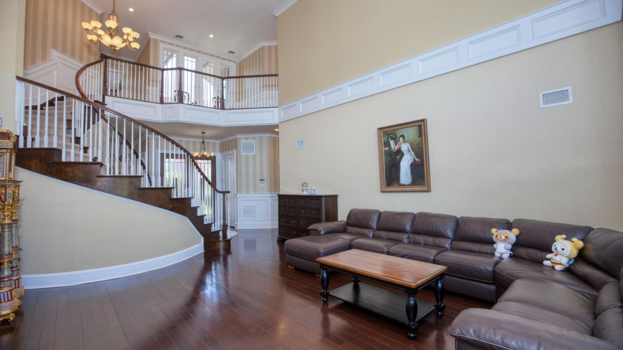 21 Kettlepond Rd, Jericho, NY, 11753 Scene 3