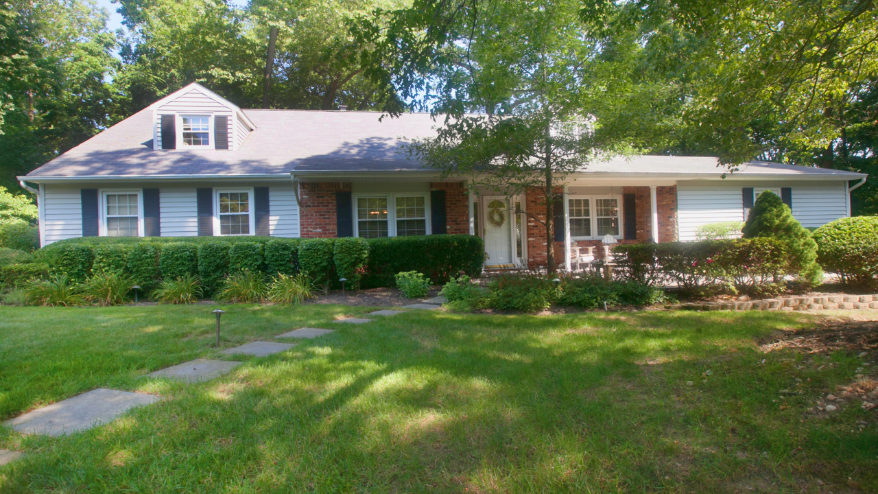 2 Sandpiper Lane, Northport, NY, 11768 Scene 1