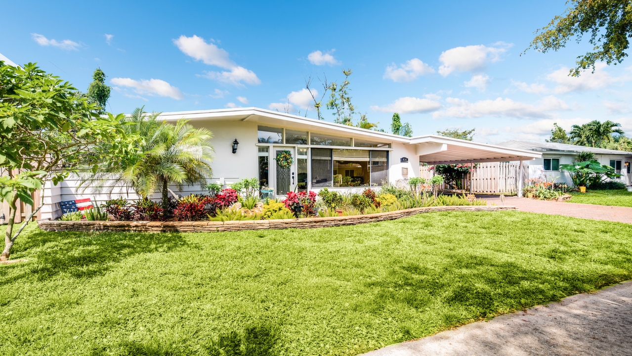414-S-57th-Ave-01