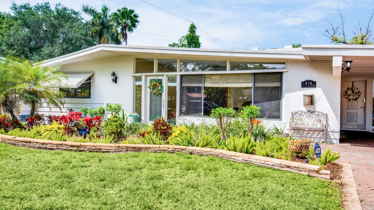 414-S-57th-Ave-02