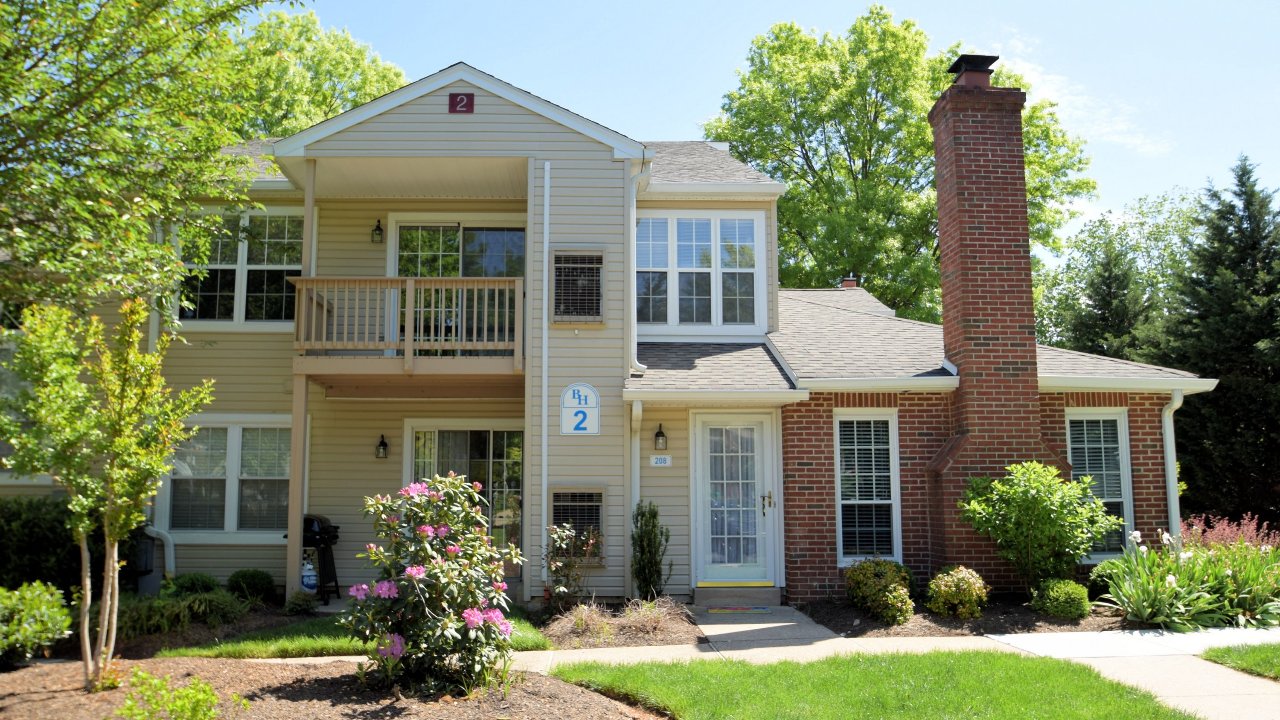 698 Beacon Hill Dr, Holland, PA, 18966 Scene 1